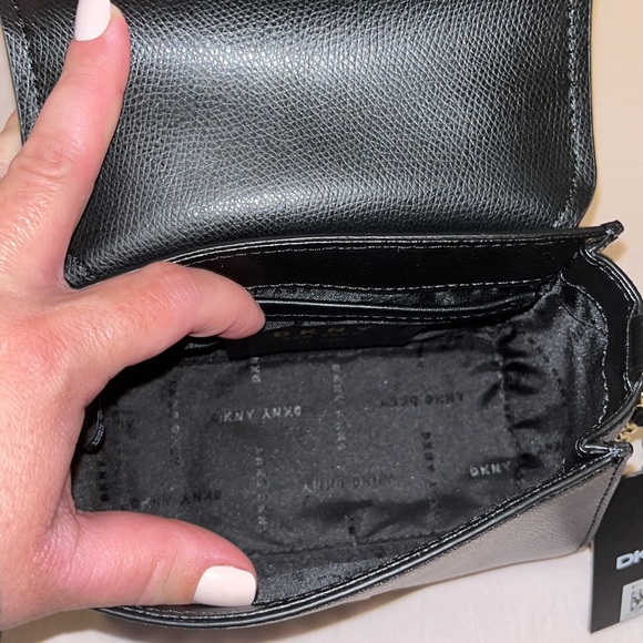 DKNY BLACK AND GOLD CROSSBODY HANDBAG - Picture 5 of 12
